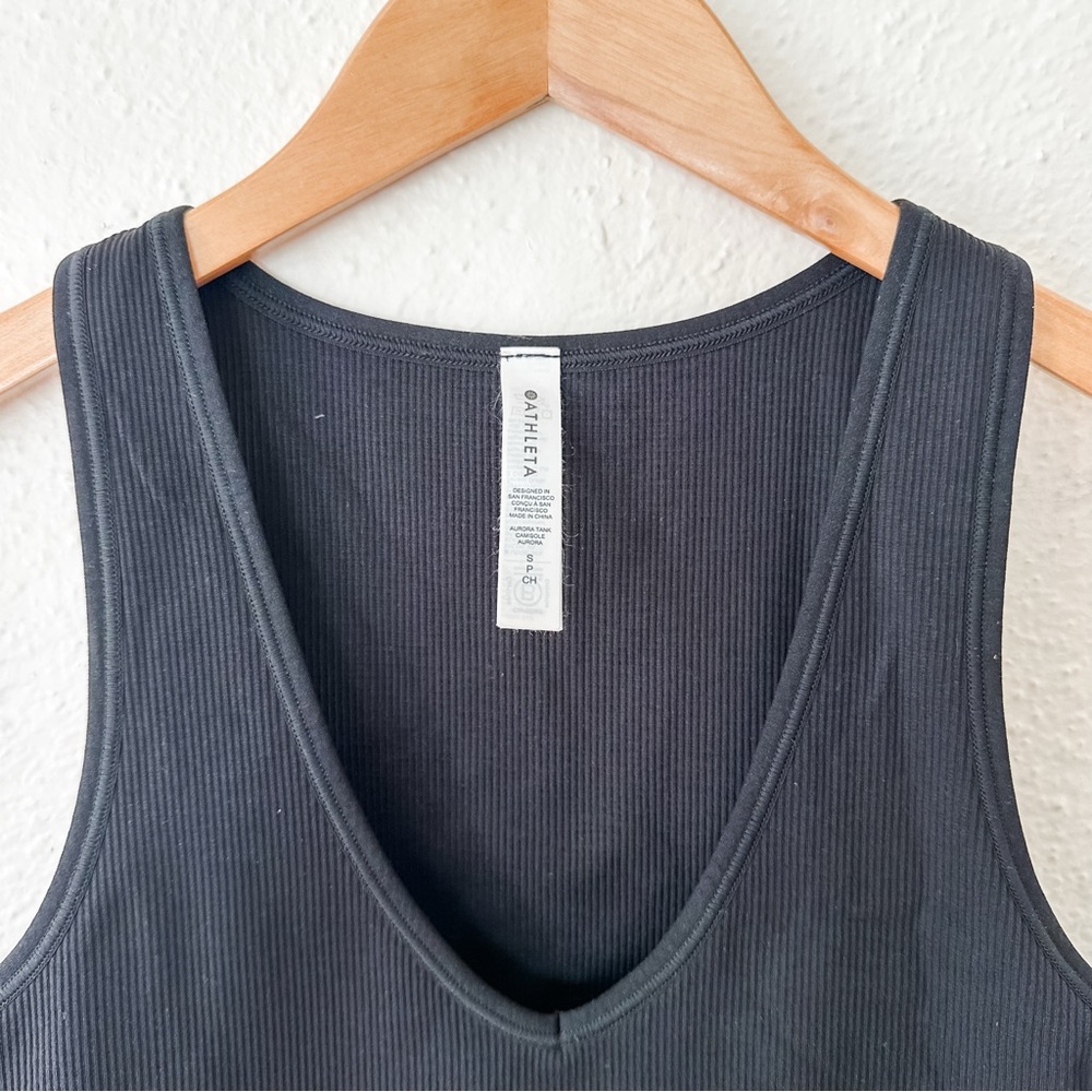 Athleta Womens Aurora Black Seamless Ribbed Waist Length V-Neck Tank Top - Picture 5 of 6